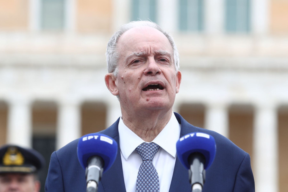 Επικοινωνία Τασούλα με τους Έλληνες πρέσβεις σε Τελ Αβίβ και Τεχεράνη