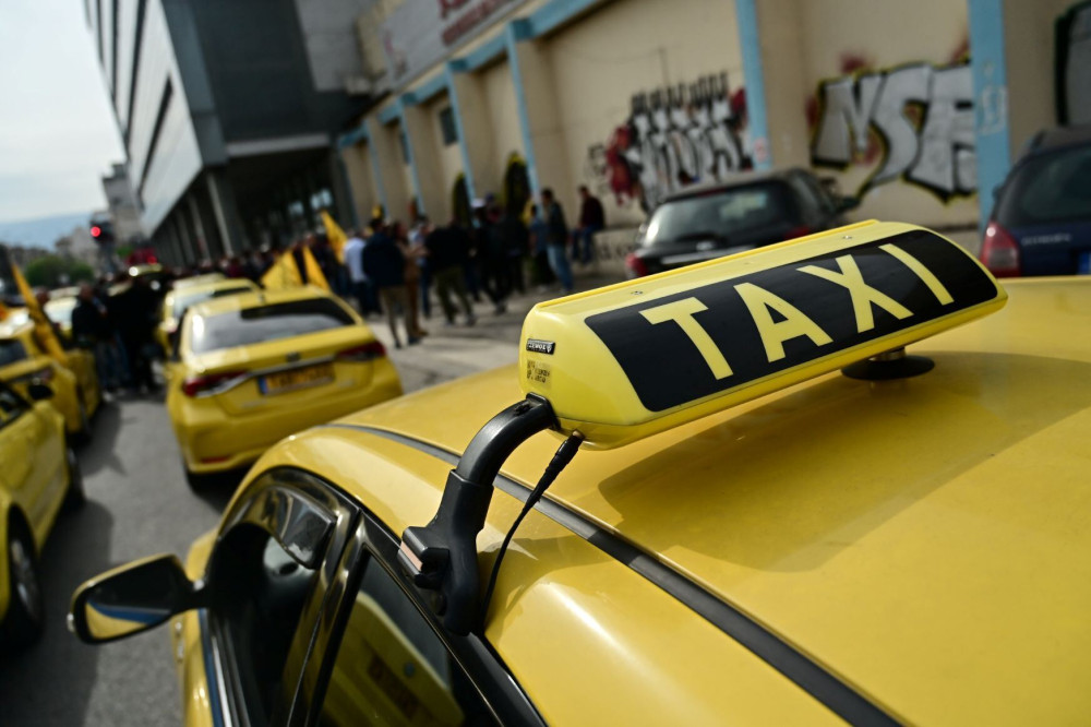 Απεργία στα ταξί: Επιπλέον δρομολόγια λεωφορείων και μετρό στο αεροδρόμιο