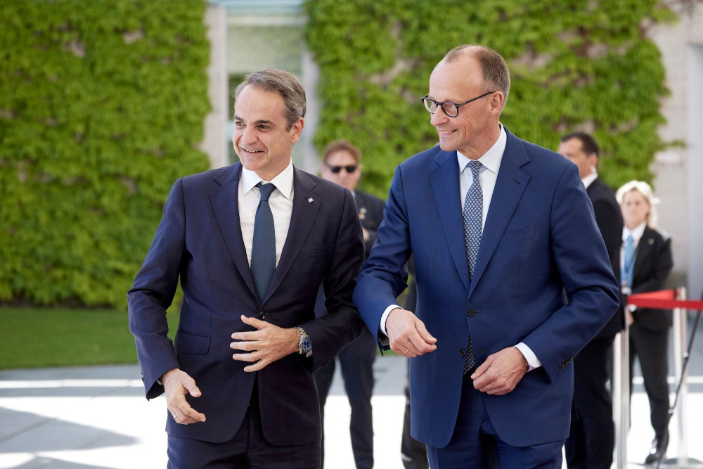 Βερολίνο: στην καγκελαρία ο Κυριάκος Μητσοτάκης - Έγινε δεκτός με στρατιωτικές τιμές (video & photos)