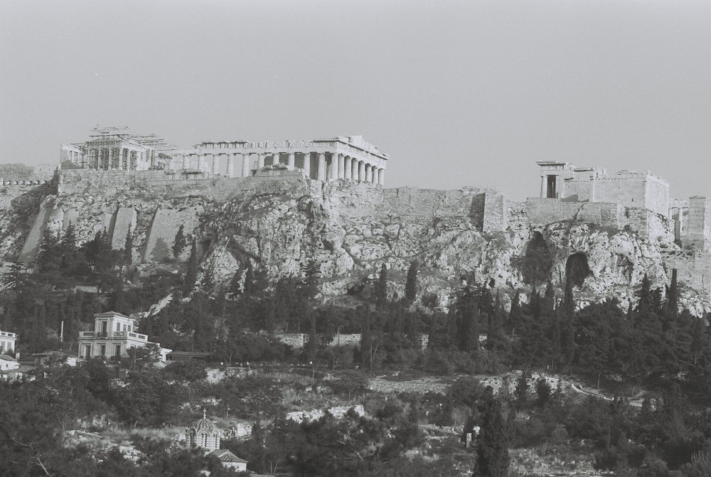 Σαν σήμερα, από την αιματοβαμμένη Λιβαδειά στην Ακρόπολη – Ένας χρόνος, δύο κόσμοι, μία σύγκρουση