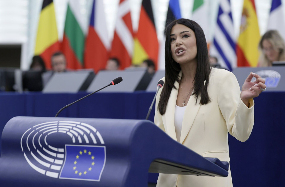 Ξεγύμνωσε το σόου για τα Τέμπη η Λατινοπούλου στο Ευρωκοινοβούλιο