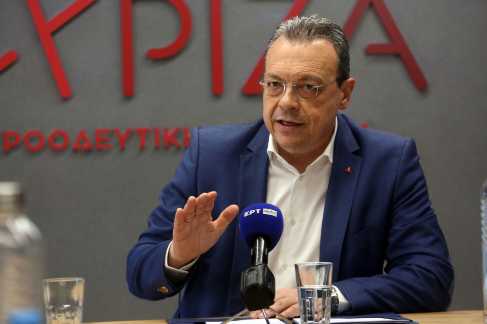 Φάμελλος: παίζει με τη φωτιά της Μέσης Ανατολής - σιωπή για τις συνέπειες