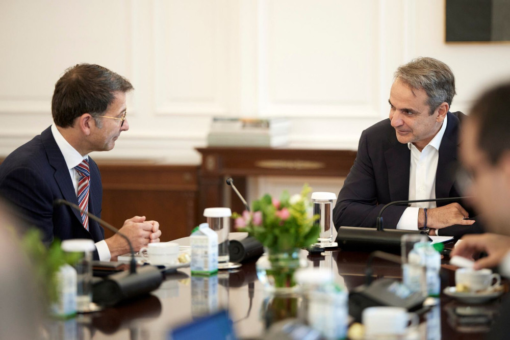 Συνάντηση Μητσοτάκη με τον εκτελεστικό αντιπρόεδρο και CCO της Microsoft - Τι συζήτησαν