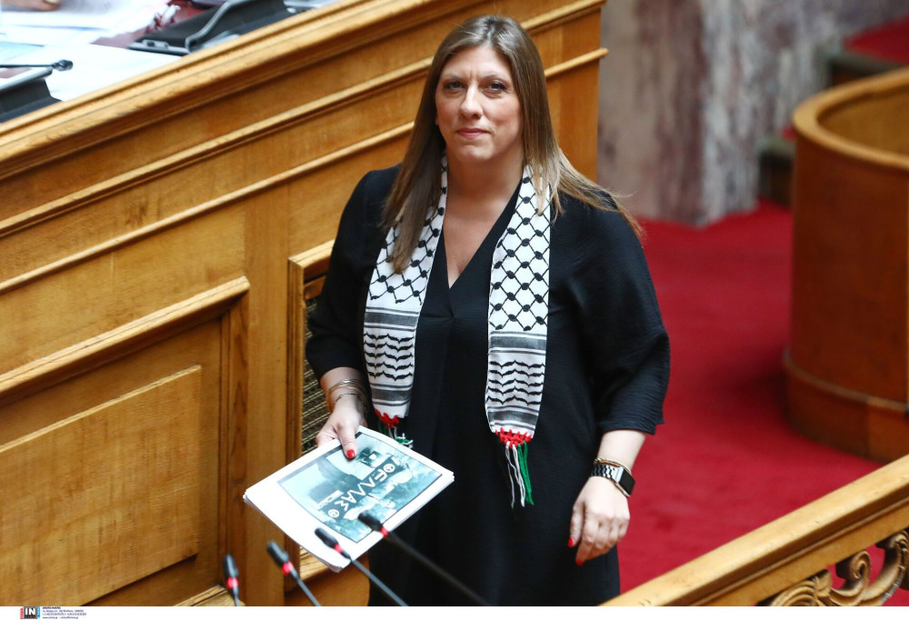 Οι ώμοι στην πολιτική δεν είναι για να σηκώνουν μαντίλες, αλλά ευθύνες
