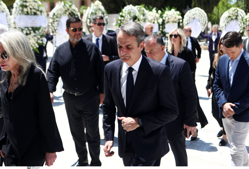 Το τελευταίο αντίο στον Χρήστο Ροκόφυλλο παρουσία Μητσοτάκη και πλήθους πολιτικών (photos)