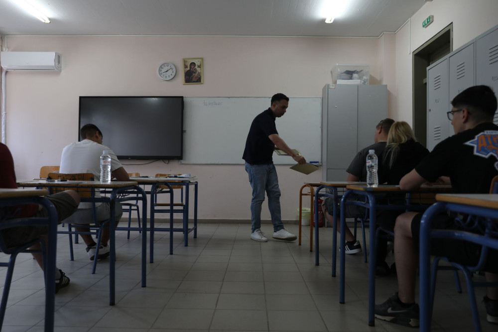 Κρήτη: ακόμη δύο μηδενισμοί γραπτών στις πανελλαδικές εξετάσεις λόγω κινητού