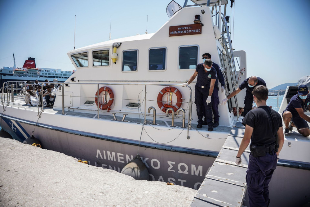 Ύδρα: ταχύπλοο προσέκρουσε σε βράχια και βυθίστηκε - Σώοι οι δύο επιβαίνοντες