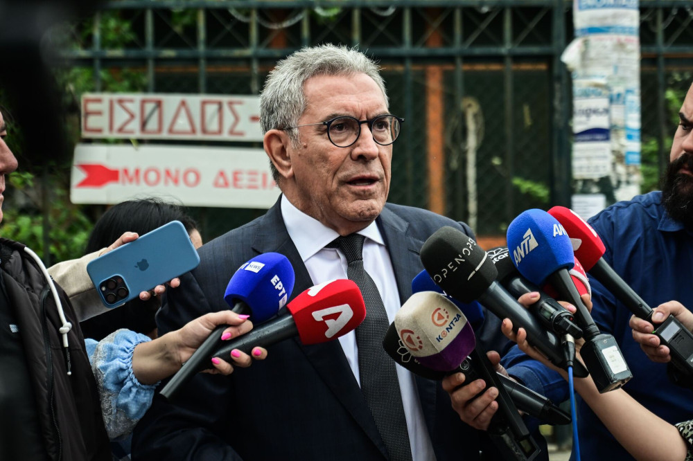 Βασίλης Καπερνάρος: «Προπηλάκισε τους δικηγόρους ο Ρούτσι, περιφέρεται στην αίθουσα ως νταής»