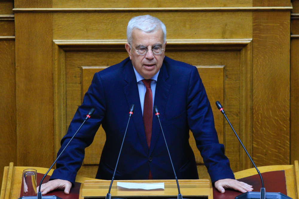 Επίθεση με γκαζάκια στο σπίτι του βουλευτή της ΝΔ Στράτου Σιμόπουλου - Έσπασε η τζαμαρία της εισόδου