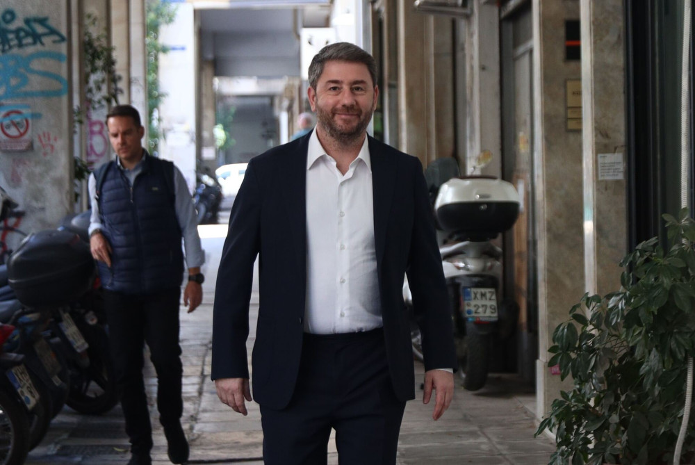 Ανδρουλάκης: Μεγαλοστομίες, αντιφάσεις και σκιές σε μια επίθεση χωρίς ουσία