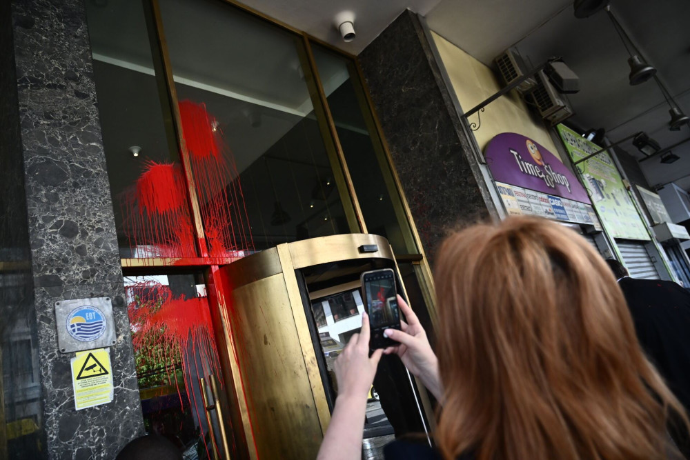 Επίθεση σε ξενοδοχείο που διοργανώνει συνέδριο για την ενίσχυση της συνεργασίας Ελλάδας - Ισραήλ (photos)
