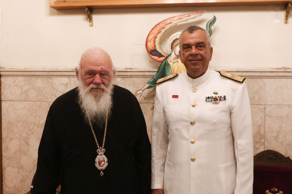 Επίσκεψη του Διοικητή Ναυστάθμου Σαλαμίνας στον Αρχιεπίσκοπο Ιερώνυμο