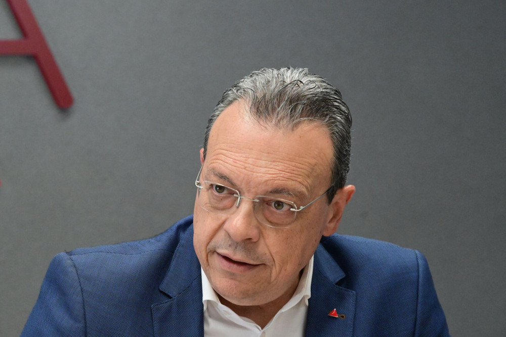 Φάμελλος: πιστός στο βαθύ κράτος, εχθρός της ιδιωτικής πρωτοβουλίας