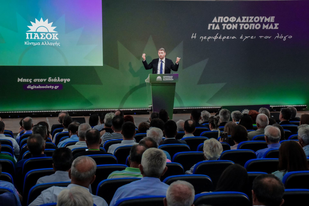 Οι… βελονιστές στα πλευρά του Ανδρουλάκη