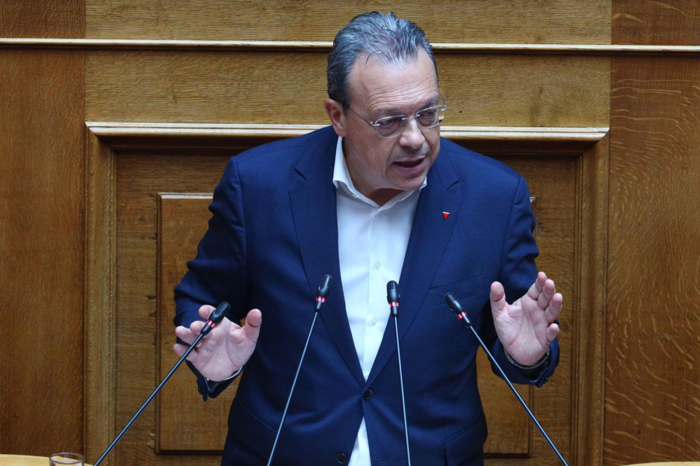 Βουλή-Φάμελλος: λαβωμένος εσωκομματικά, αποπειράθηκε αντεπίθεση για τα Τέμπη