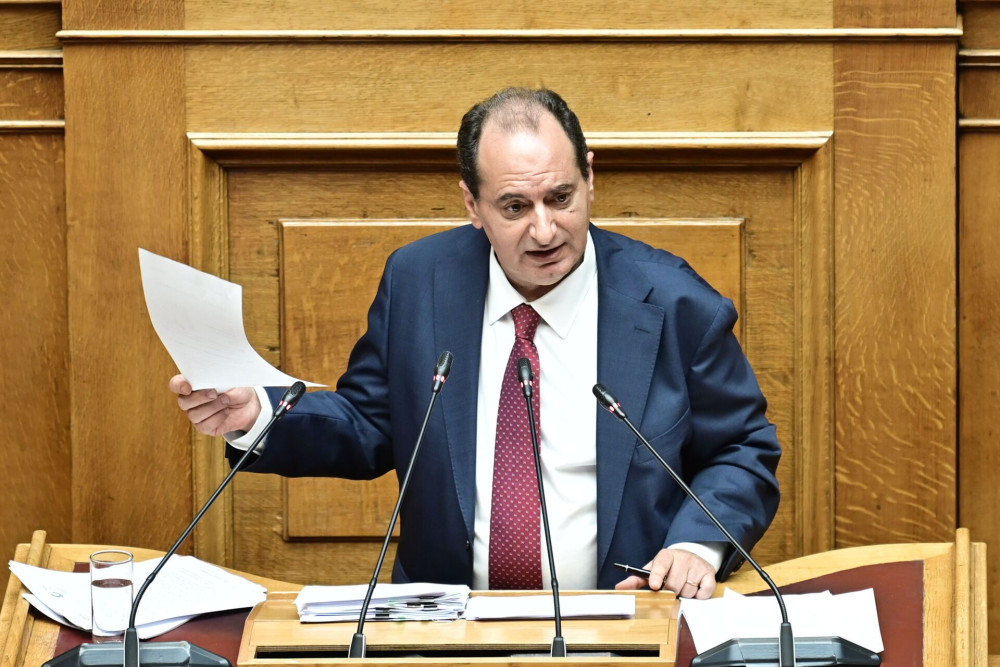 Βουλή: Δεν γνωρίζει τίποτα ο Σπίρτζης για το έγκλημα στον ΟΣΕ - Νταηλίκια από τον πρώην υπουργό