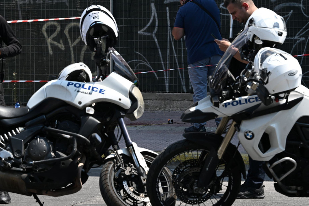Κυψέλη: 34χρονος μπήκε σε σούπερ μάρκετ σε κατάσταση αμόκ και κάρφωσε μαχαίρια στο λαιμό του