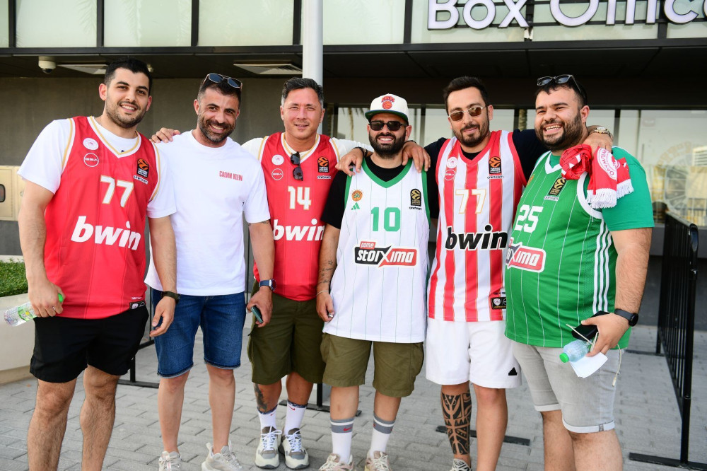 Μύρισε... Ελλάδα στο Άμπου Ντάμπι: αγκαλιασμένοι οι Έλληνες ενόψει των ημιτελικών του Final 4 (photos)