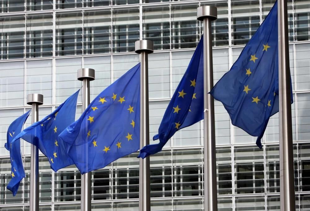 Απόλυτη στήριξη της Κομισιόν στην Ελλάδα απέναντι στις προκλητικές δηλώσεις Ζαχάροβα