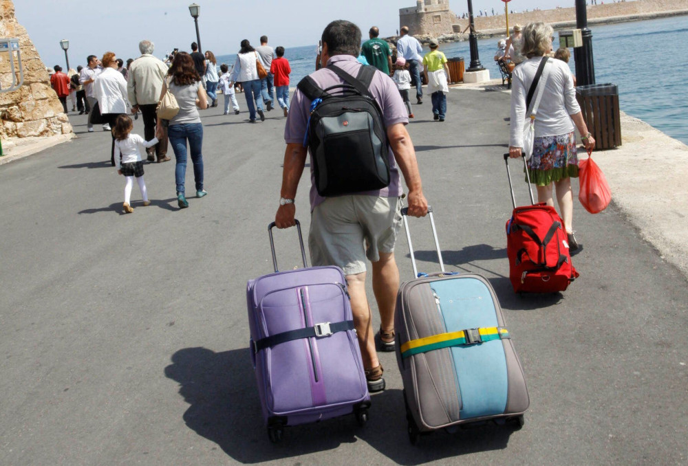Χανιά: Ιδιοκτήτης εκδίωξε εκπαιδευτικό από το σπίτι πριν τη λήξη του μισθωτηρίου - Θα μείνει σε κάμπινγκ