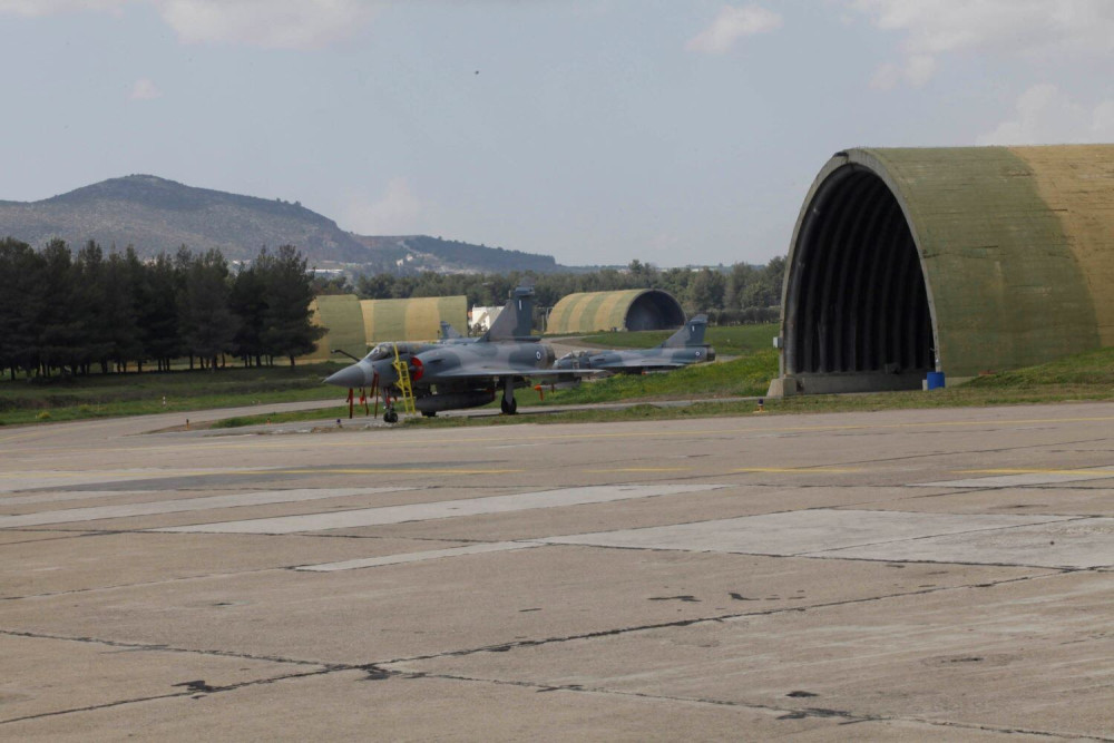 Συνελήφθησαν 4 Κινέζοι στην Τανάγρα - Φωτογράφιζαν Rafale και ΕΑΒ