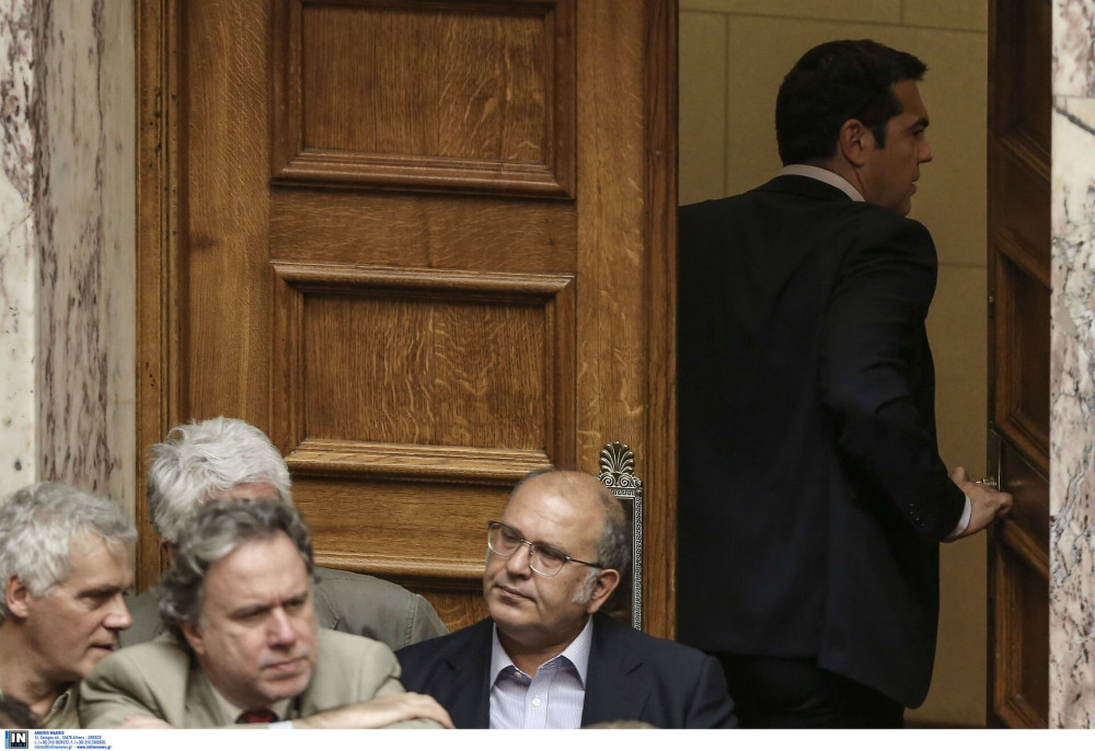 Το μοιραίο δημοψήφισμα του Τσίπρα και η σύμπλευση στη Βουλή με τη Χρυσή Αυγή