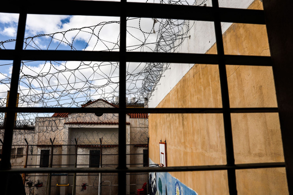 Κοκαΐνη, εμβάσματα και συλλήψεις στον Κορυδαλλό - Τον έπιασαν με τα φιξάκια στο χέρι