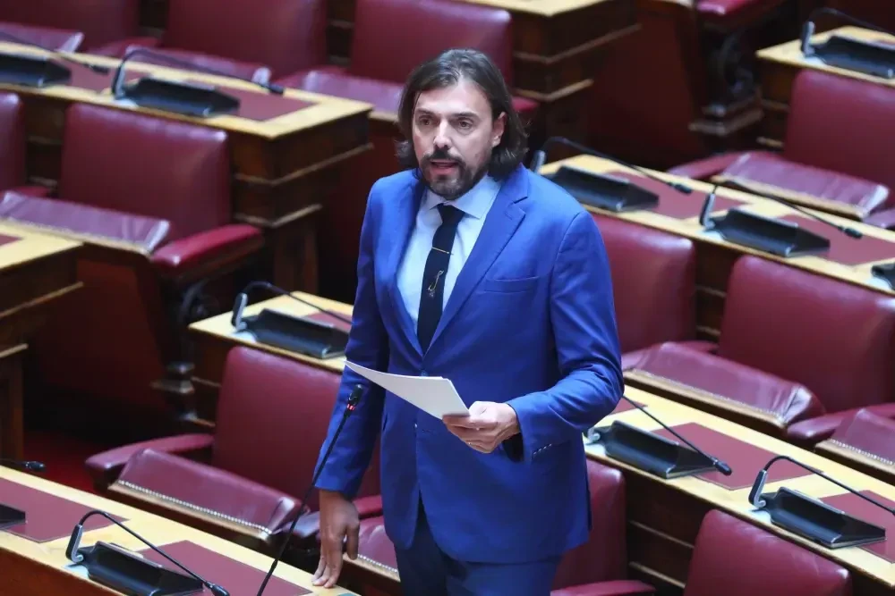 Ο Πέτρος Παππάς μας διασκεδάζει: Εκλέχθηκα με τον ΣΥΡΙΖΑ αλλά ήμουν πάντα ΠΑΣΟΚ