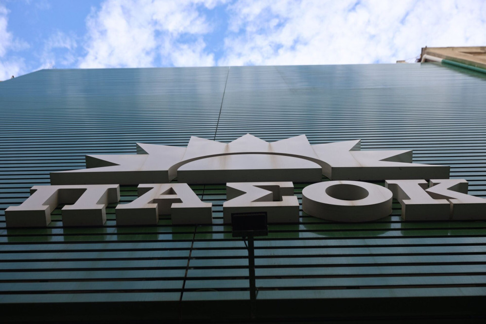 Όταν μπαίνουν οι υπογραφές, εμφανίζεται το ΠΑΣΟΚ