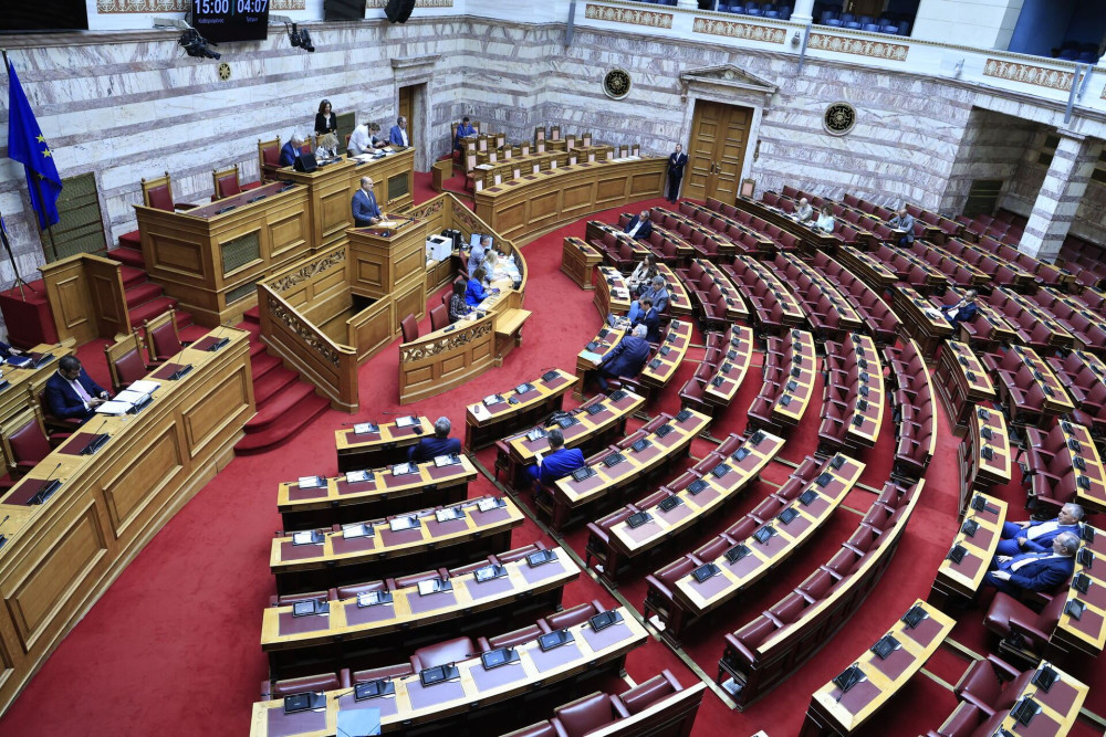Κατατέθηκε το νομοσχέδιο για την προστασία των ανηλίκων από τσιγάρα και αλκοόλ