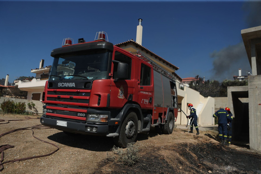 Φωτιά ξέσπασε στην Πάτρα - Στις φλόγες το Κάτω Καστρίτσι