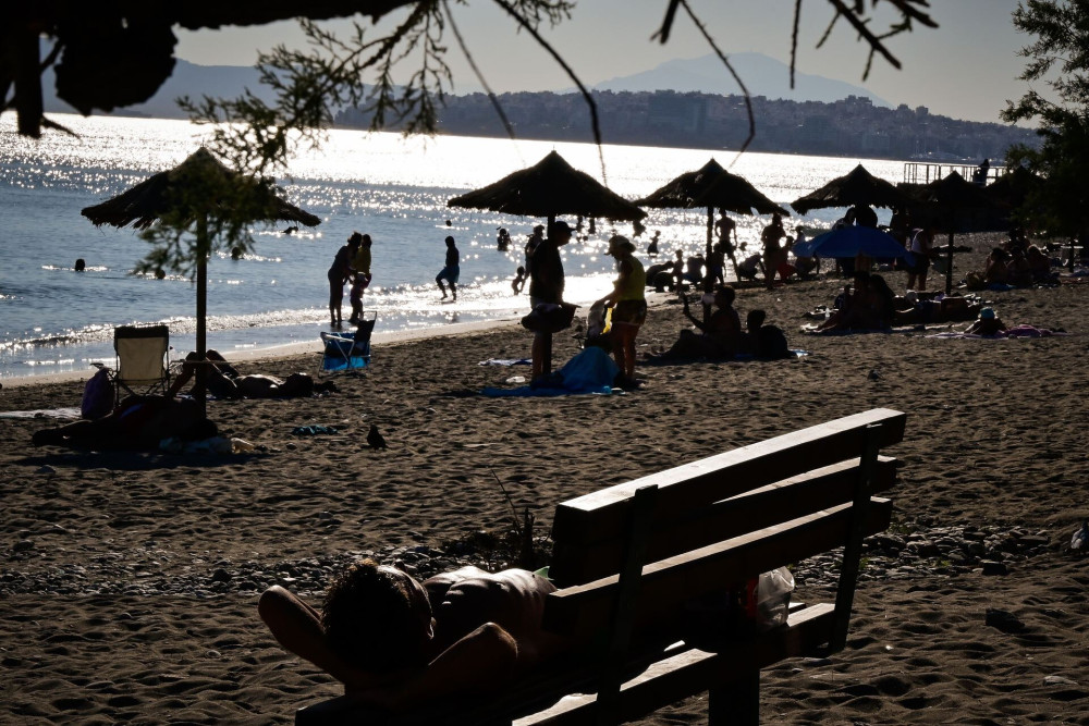 Χαλκιδική: σφραγίστηκε beach bar  για καταπάτηση αιγιαλού -Χιλιάδες καταγγελίες
