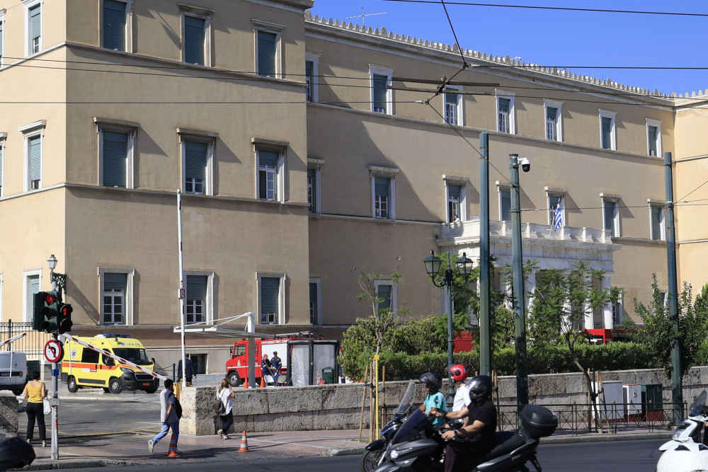 Συναγερμός στη Βουλή - Ύποπτος φάκελος με σκόνη και παραλήπτη πολιτικό πρόσωπο