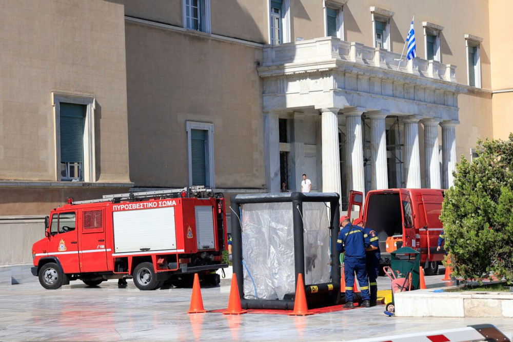 Συναγερμός στη Βουλή για ύποπτο φάκελο προς τον πρωθυπουργό – Ενεπλάκη η ΕΜΑΚ
