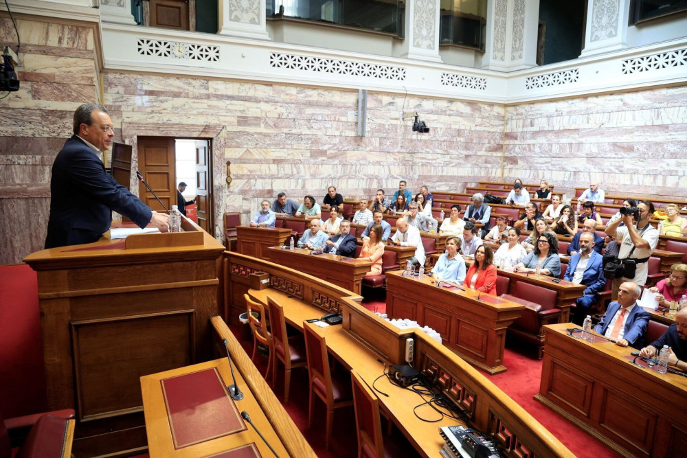 Αγωνιά ο ΣΥΡΙΖΑ στην αίθουσα αναμονής για τη γέννηση του κόμματος Τσίπρα