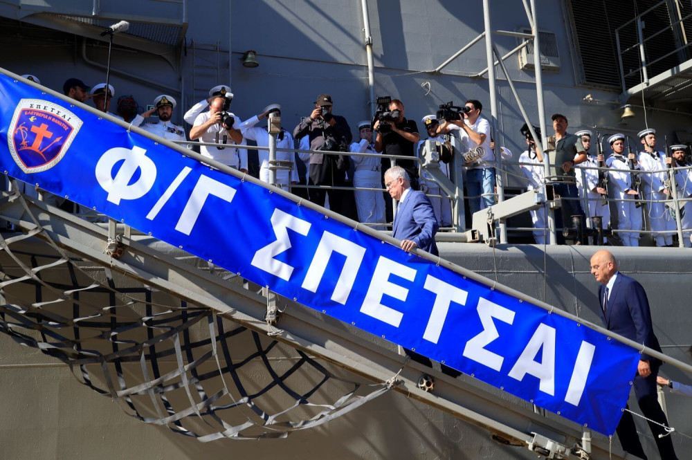 Στον Πειραιά Τασούλας και Δένδιας για την επιθεώρηση του Στόλου