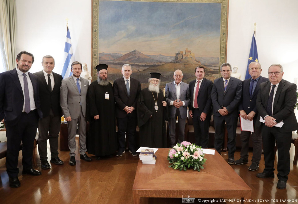 Συνάντηση Κακλαμάνη με τον αρχιεπίσκοπο του Σινά: Η ορθοδοξία δέχεται πολλαπλά χτυπήματα