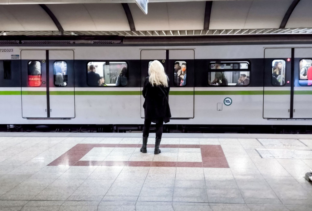 Τα τελευταία δρομολόγια για την παραμονή Πρωτοχρονιάς σε μετρό, τραμ, λεωφορεία και τρόλεϊ