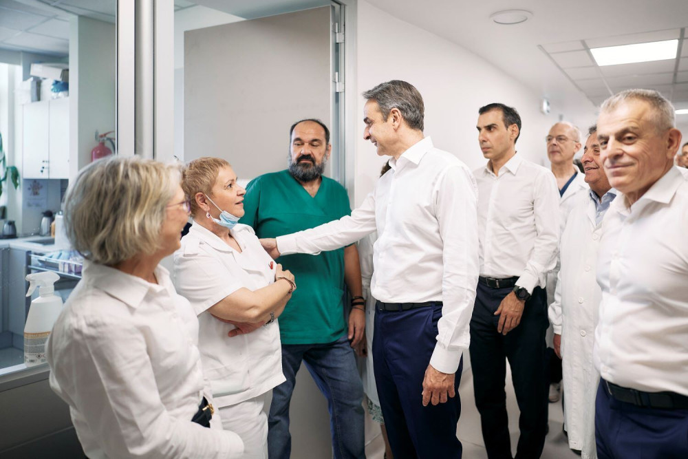 Επίσκεψη  Μητσοτάκη στο ανακαινισμένο ΤΕΠ του ΚΑΤ-«Εδώ είναι το σπίτι μας» λένε οι γιατροί