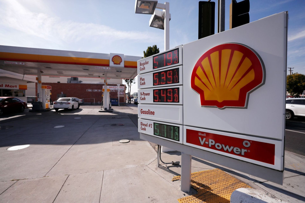 Η Shell σε διαπραγματεύσεις για εξαγορά της BP έναντι 80 δισ. δολαρίων