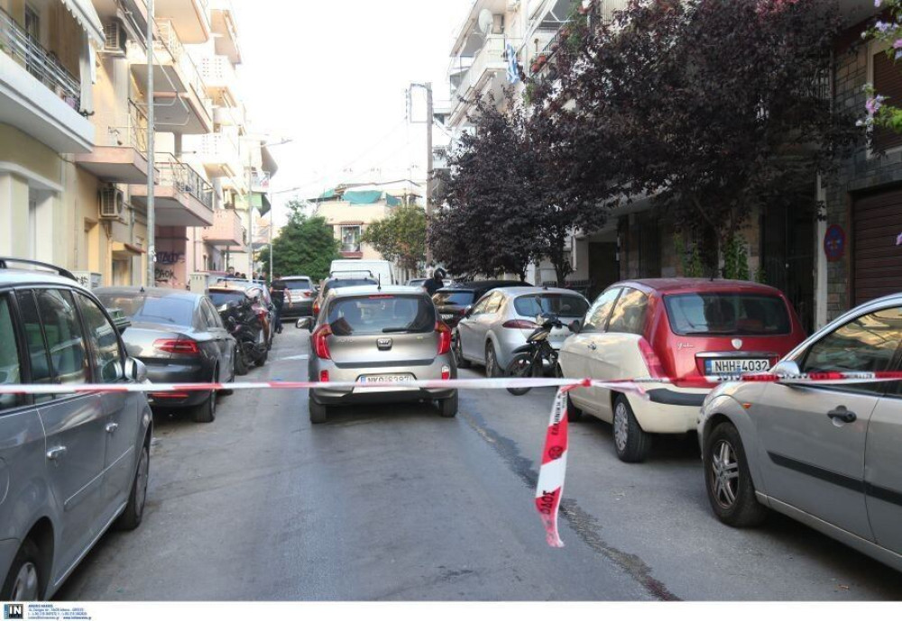 Θεσσαλονίκη: τρία κιλά η βόμβα στην πολυκατοικία - Αναλαμβάνει το τμήμα Οργανωμένου Εγκλήματος (photos & video)