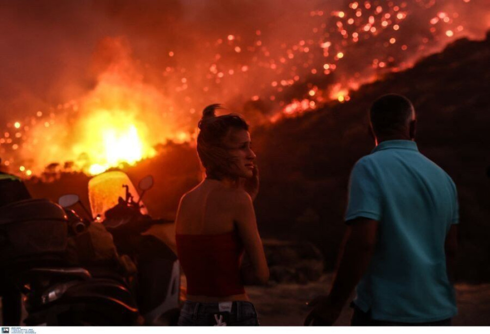 Φωτιά στην Ανατολική Αττική: γκαζάκι εντοπίστηκε στον Άγιο Νικόλαο - 11 εγκαυματίες μετέφερε το ΕΚΑΒ