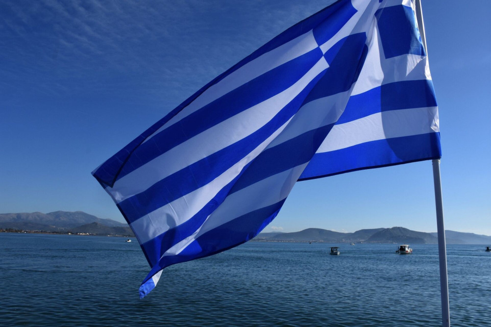 Την ώρα που η Γαλλία βυθίζεται, οι αγορές εμπιστεύονται την Ελλάδα