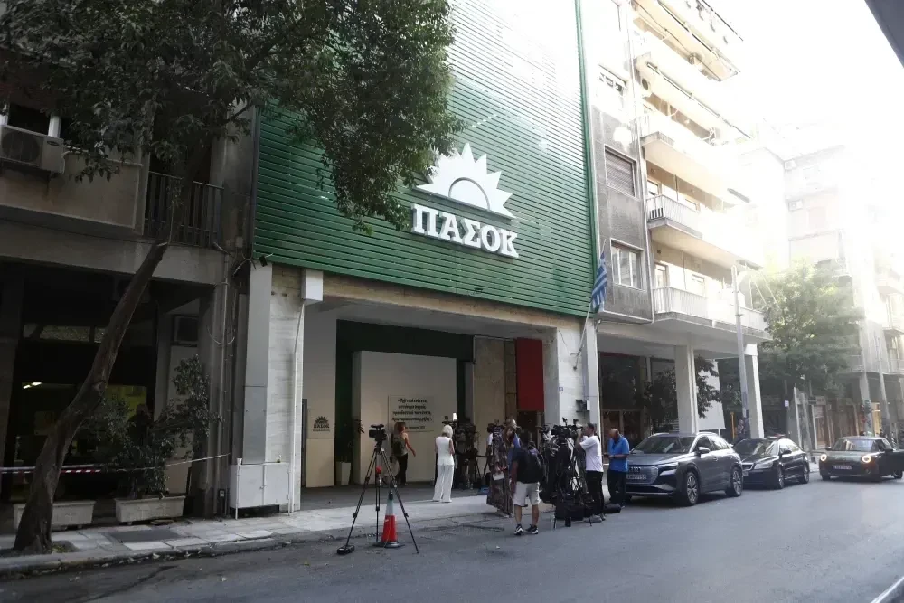Σε συμπληγάδες το ΠΑΣΟΚ: «πράσινος ΣΥΡΙΖΑ» ή σοβαρή αντιπολίτευση