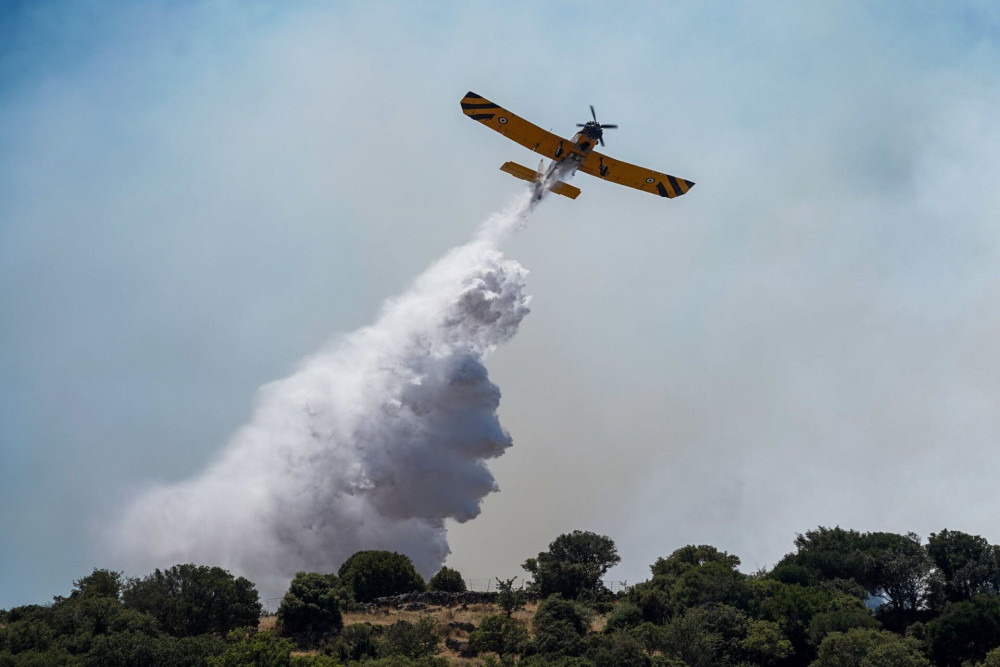 Μεγάλη μάχη με τις φλόγες στην Κεφαλονιά – Συνεχείς αναζωπυρώσεις και εκκενώσεις οικισμών