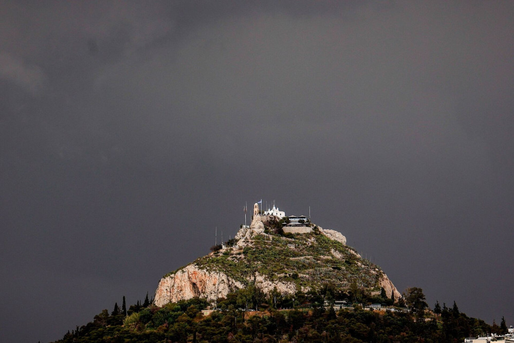 Σε αυξημένη επιφυλακή ο Δήμος Αθηναίων – Κλειστός ο Λυκαβηττός λόγω κινδύνου πυρκαγιάς και καύσωνα