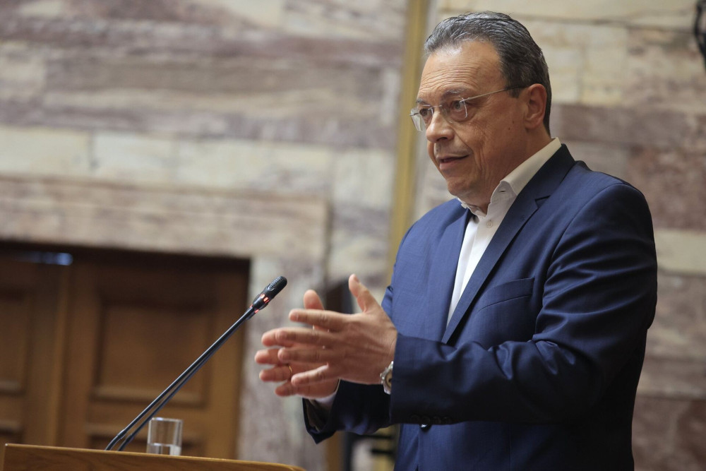 Η υποκρισία του Φάμελλου: Όταν ο λαϊκισμός ντύνεται τιμητής της κάθαρσης