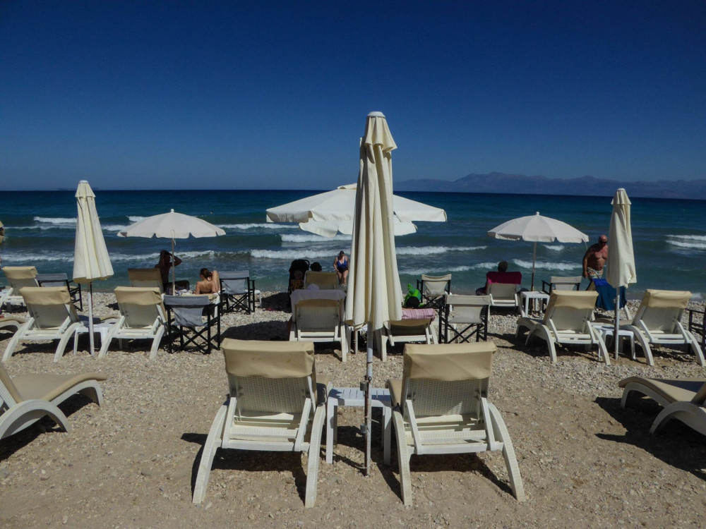 Καύσωνας με 43°C: Πού καταγράφηκαν οι υψηλότερες θερμοκρασίες – Ασφυκτικά στην Αθήνα