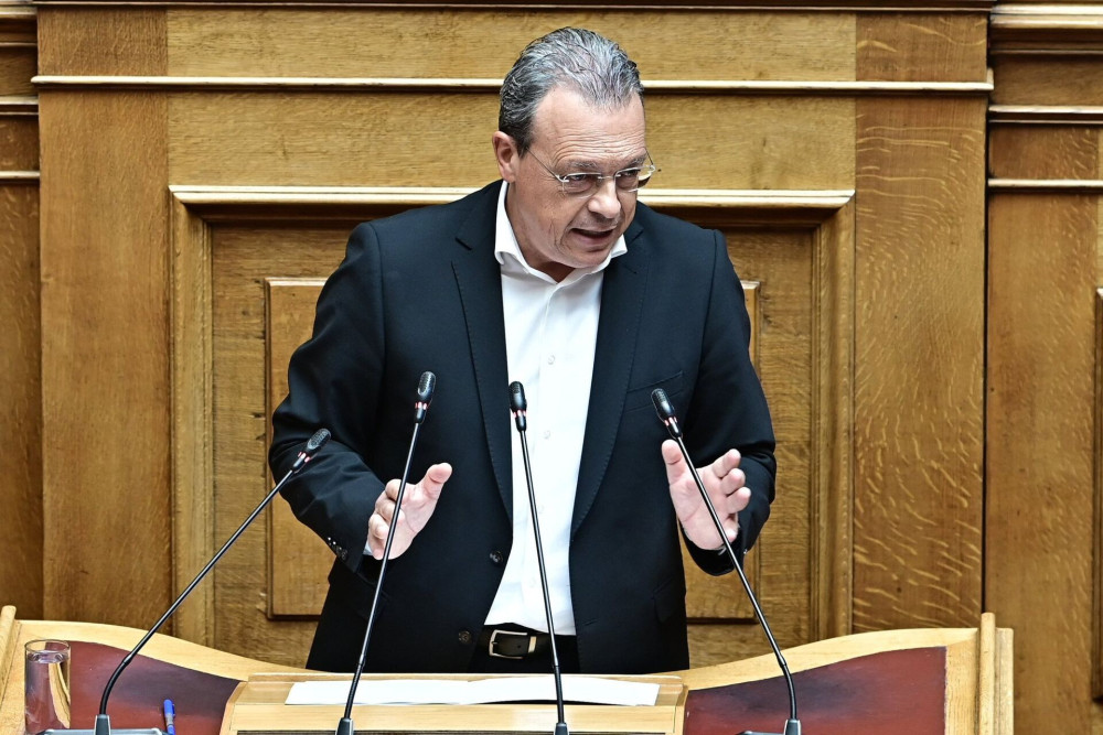 Η εξεταστική που σπάει τη σιωπή... και ο Φάμελλος τρέμει
