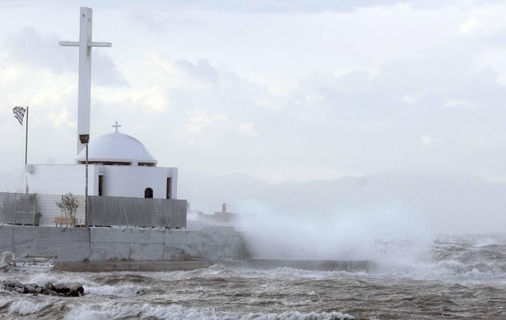 Meteo: καταιγίδες και έντονη βροχόπτωση πλήττουν Βόρεια Ελλάδα και Αιγαίο